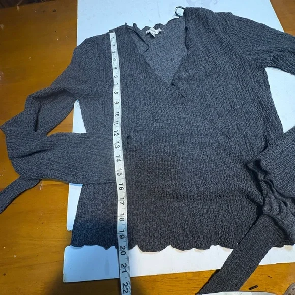 Pilcro Textured Wrap Knit Top Womens size medium black - Picture 8 of 8